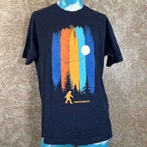 Tultex South Dakota Bigfoot Sasquatch T-Shirt L Navy Graphic Outdoors Retro